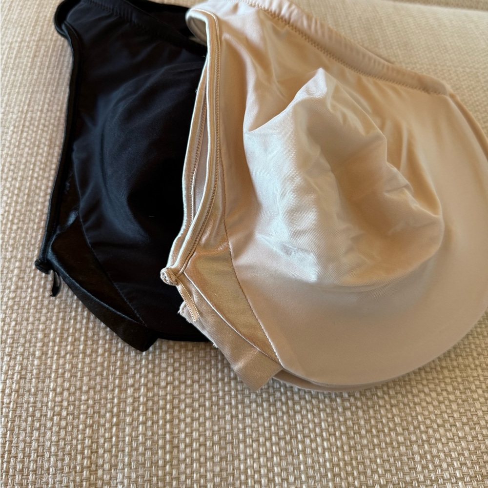 Elegant Black/Cream Women's Warner’s  42D Underwire Bras 2 bras Like New